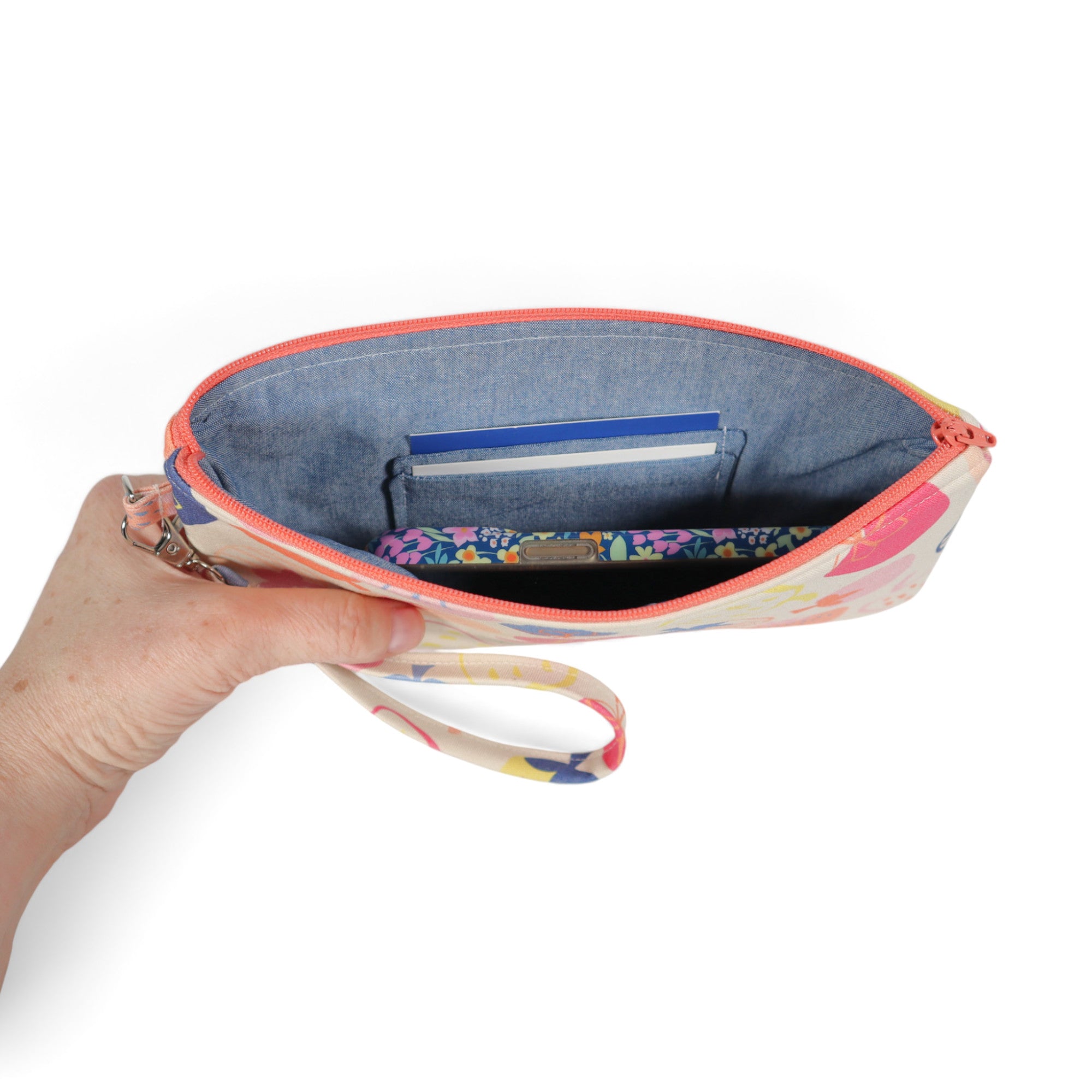 Wristlet Sewing Kit