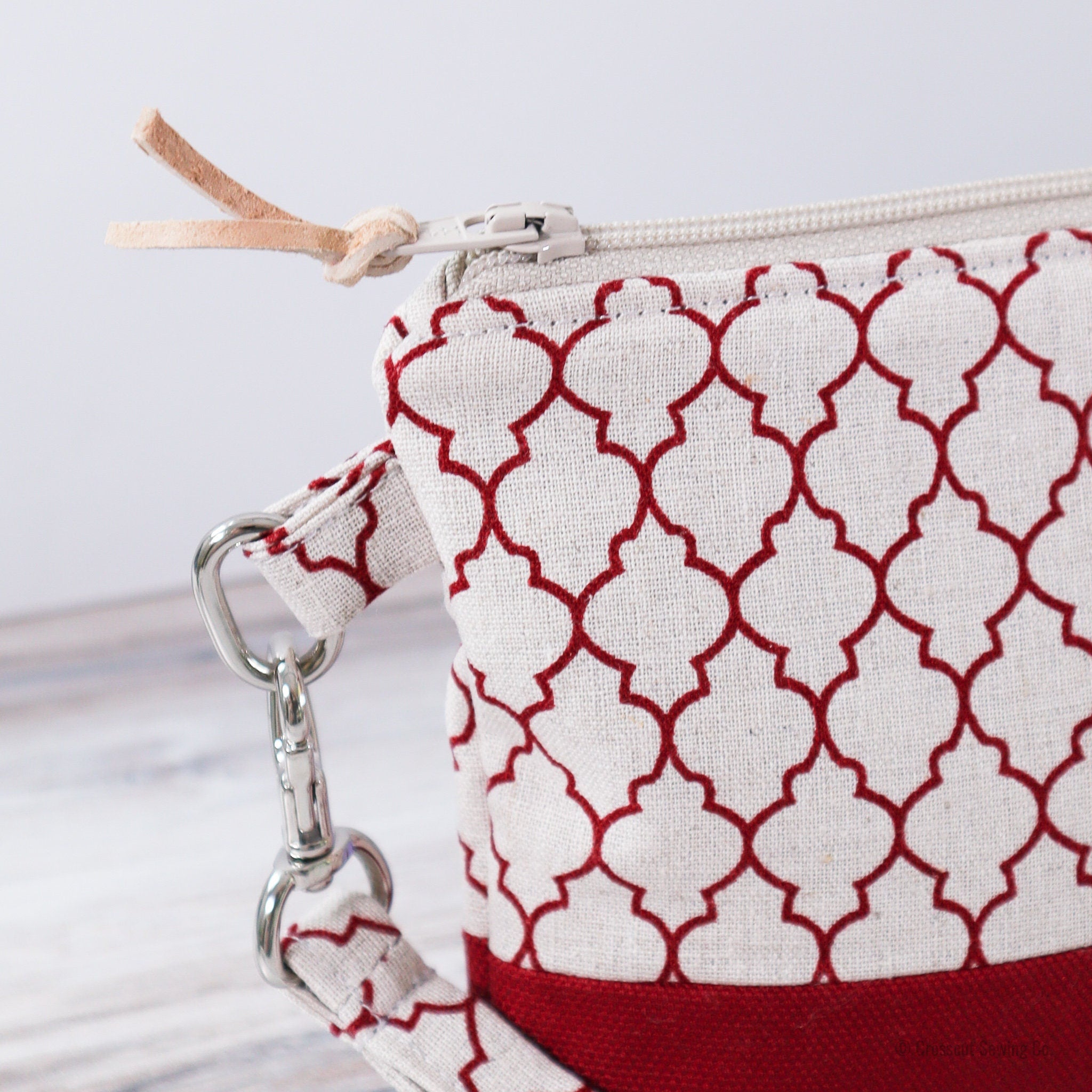 Shabby Chic Linen Red Quatrefoil