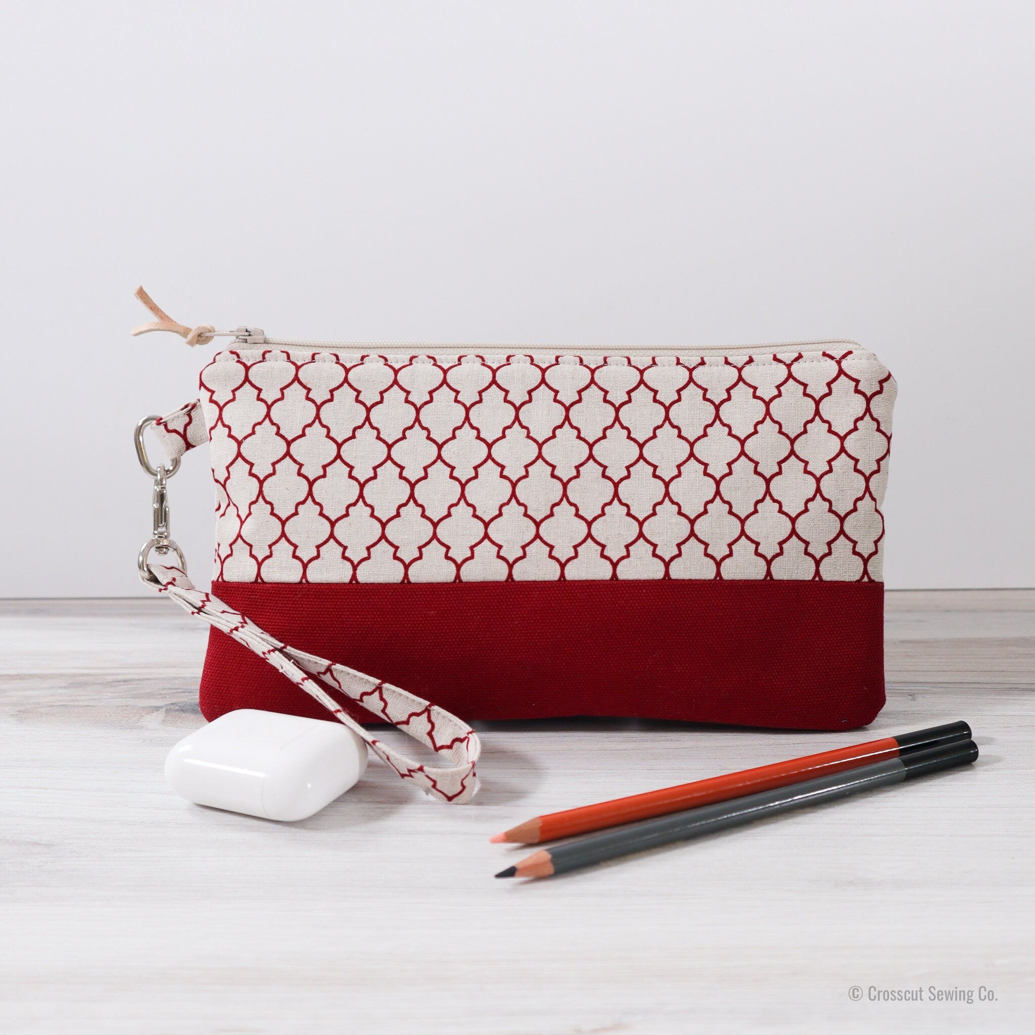 Shabby Chic Linen Red Quatrefoil